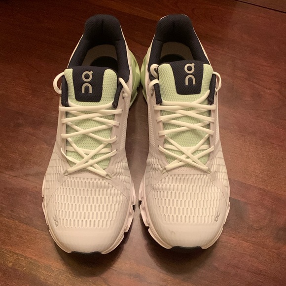 On Running Shoes - On Cloud, Speedboard women’s size 11, white and green. ms